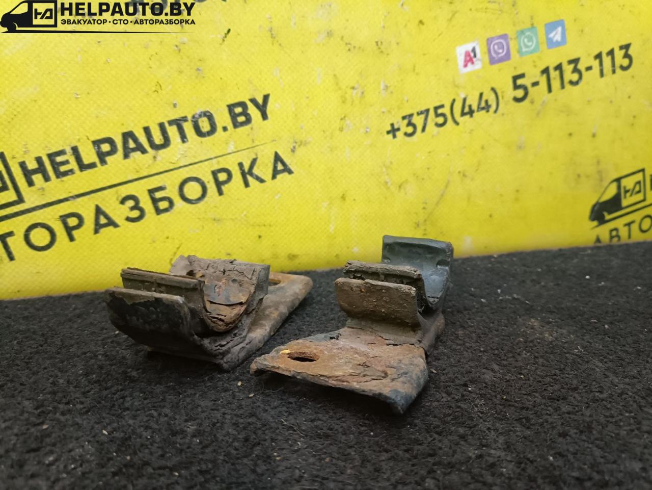 кронштейн радиатора Toyota Carina T170 1992, 1.6 л., 4A-FE, бензин, МКПП, красный, седан, передний привод - фото №1