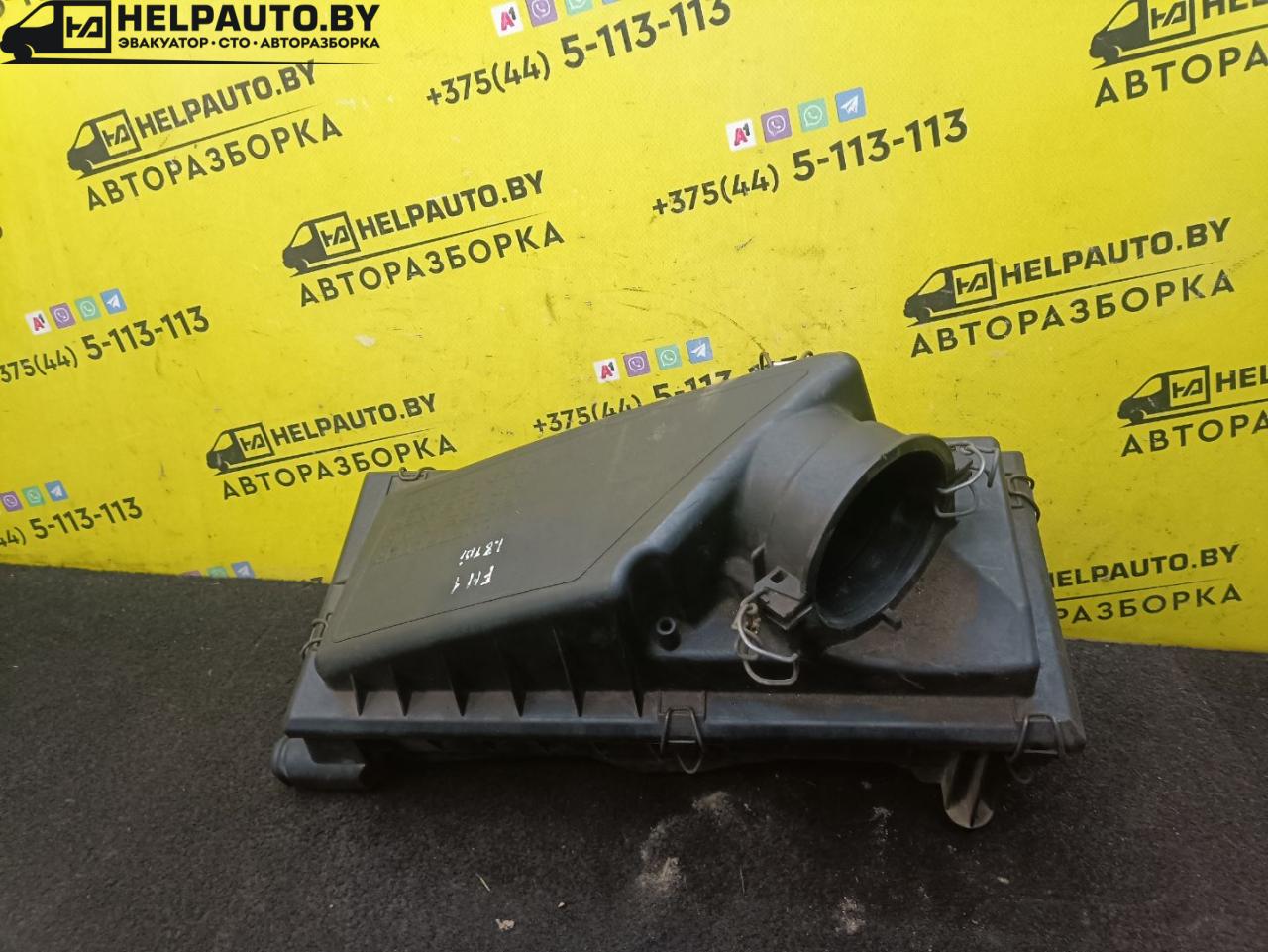 корпус воздушного фильтра Ford Mondeo 1 поколение 1996, 1.8 л., дизель, МКПП, синий, универсал, передний привод - фото №1