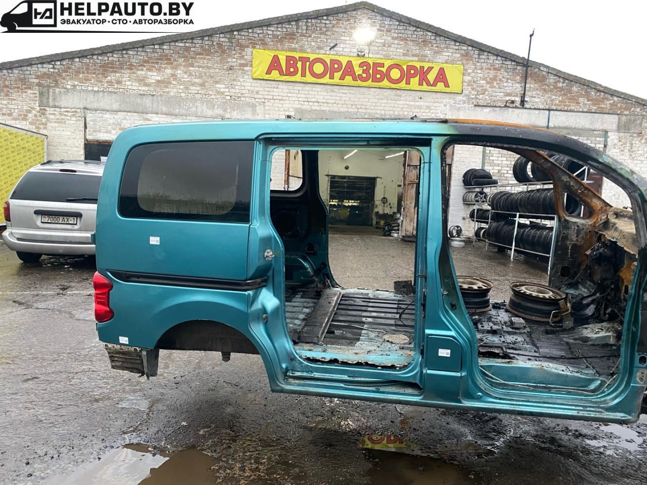часть кузова (вырезанный элемент) Nissan NV200 1 поколение 2010, 1.5 л., K9K 276, дизель, МКПП, берюзовый, минивэн, передний привод - фото №1