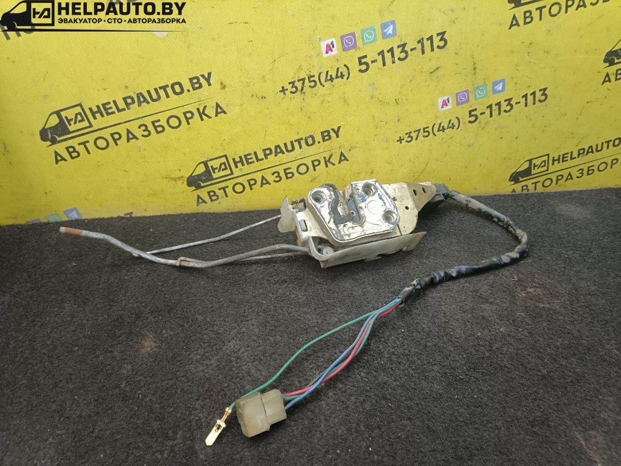 замок двери передней левой Mazda 323 6 поколение 1998, 2.0 л., дизель, МКПП, синий, хетчбэк 3 дв. - фото №1