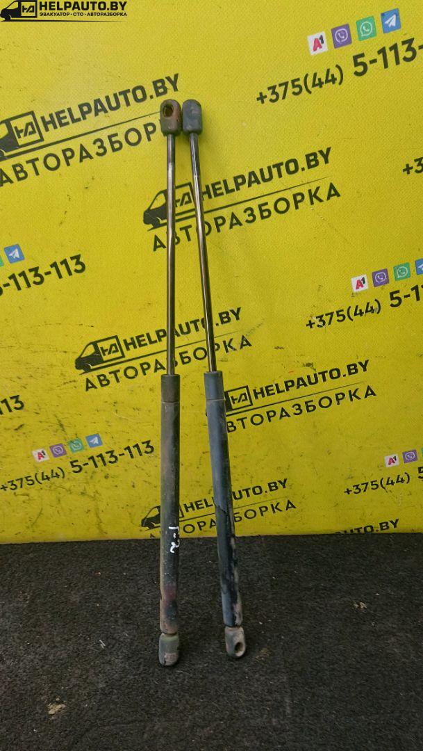 амортизатор крышки багажника (3-5 двери) Volkswagen Golf 2 поколение 1990, 1.6 л., дизель, МКПП, красный, хетчбэк 5 дв., передний привод - фото №1
