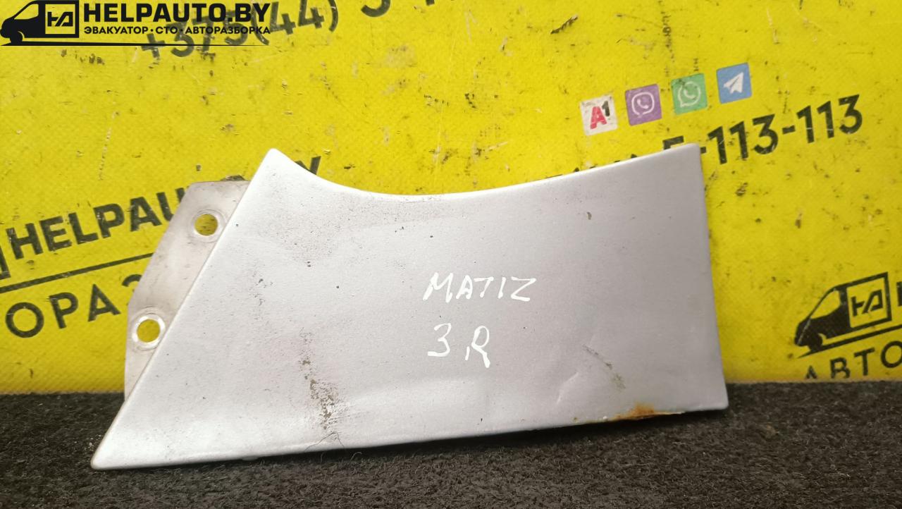 ус под фонарь правый Daewoo Matiz M100 1999, 0.8 л., бензин, МКПП, серебристый, хетчбэк 5 дв., передний привод - фото №1