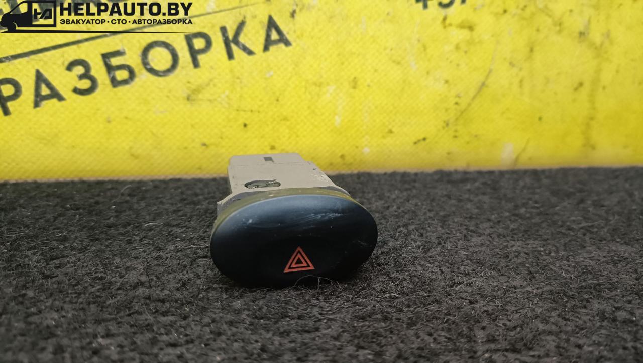 кнопка аварийной сигнализации Daewoo Matiz M100 1999, 0.8 л., бензин, МКПП, серебристый, хетчбэк 5 дв., передний привод - фото №1