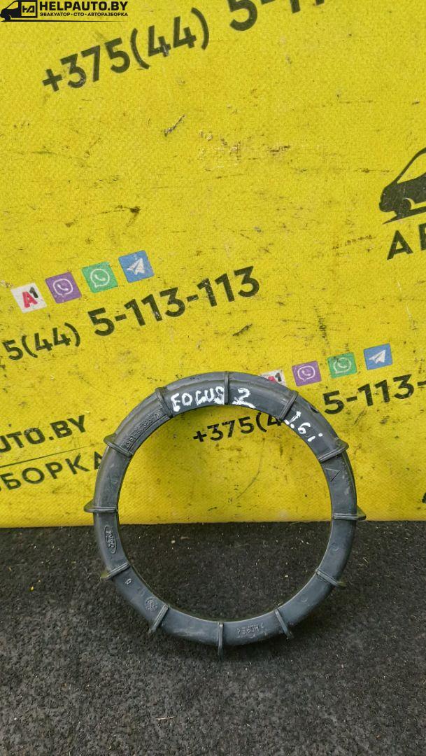 гайка топливного насоса Ford Focus 2 поколение 2006, 1.6 л., HWDA, бензин, МКПП, красный, хетчбэк 5 дв., передний привод - фото №1