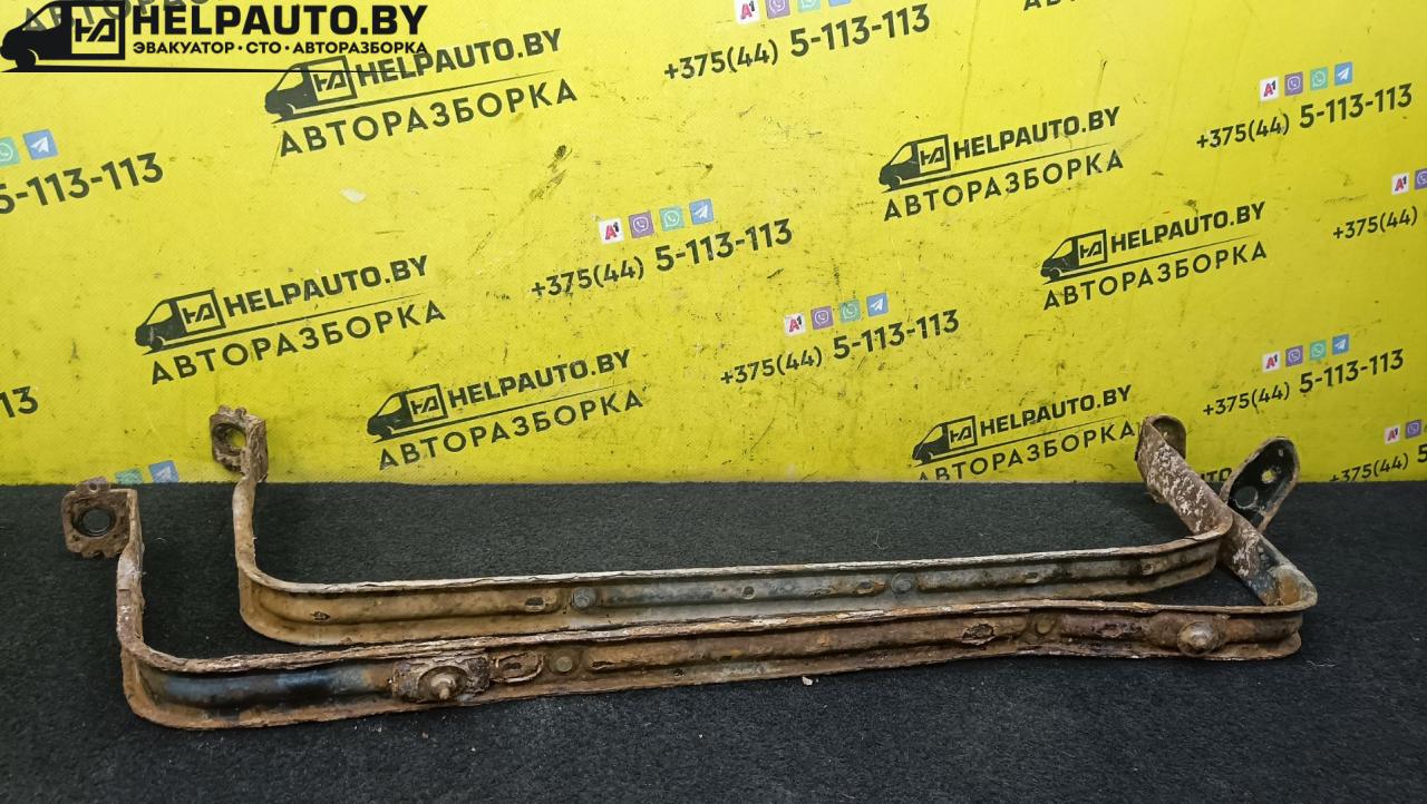крепление бака топливного Ford Focus 2 поколение 2006, 1.6 л., HWDA, бензин, МКПП, красный, хетчбэк 5 дв., передний привод - фото №1