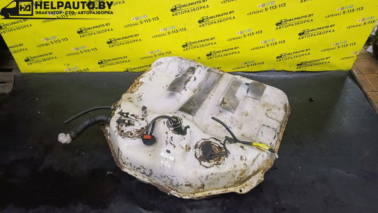 колба в бак Honda Accord 5 поколение 1995, 2.0 л., дизель, МКПП, серебристый, седан, передний привод - фото №1