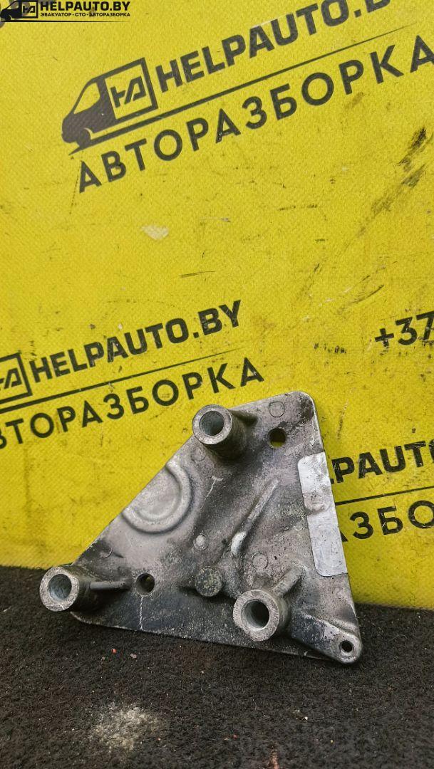 кронштейн двигателя Opel Astra H 2005, 1.7 л., дизель, МКПП, синий, хетчбэк 5 дв., передний привод - фото №1