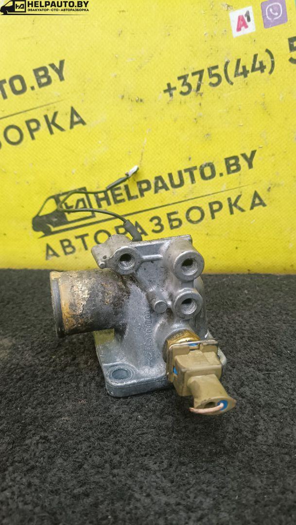 фланец (тройник) системы охлаждения Honda Accord 5 поколение 1995, 2.0 л., дизель, МКПП, серебристый, седан, передний привод - фото №1
