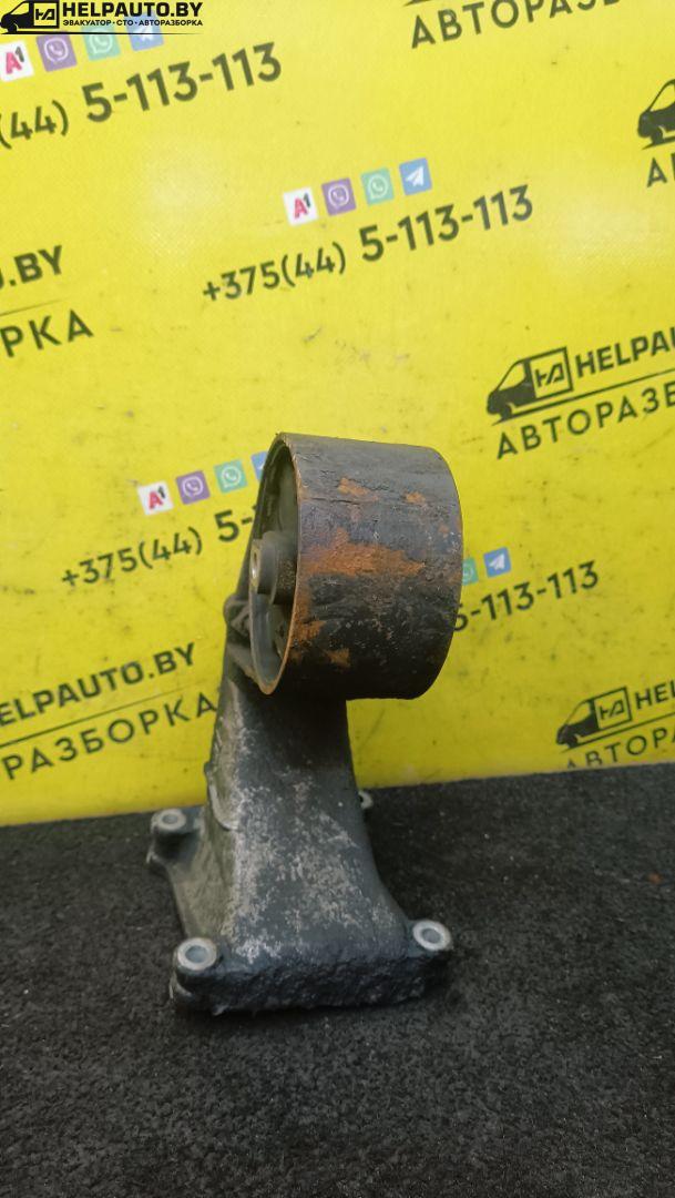 кронштейн двигателя Volkswagen Golf 2 поколение 1990, 1.6 л., дизель, МКПП, красный, хетчбэк 5 дв., передний привод - фото №1