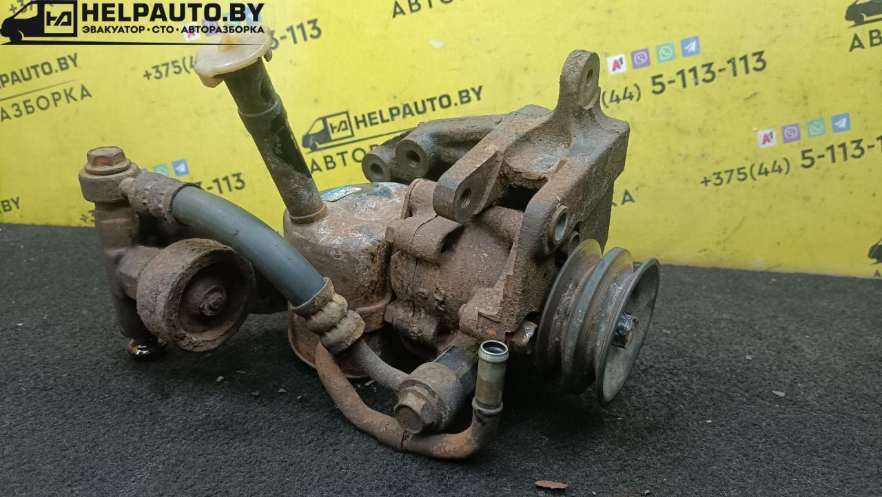 насос гидроусилителя руля Mazda 323 6 поколение 1998, 2.0 л., дизель, МКПП, синий, хетчбэк 3 дв. - фото №1