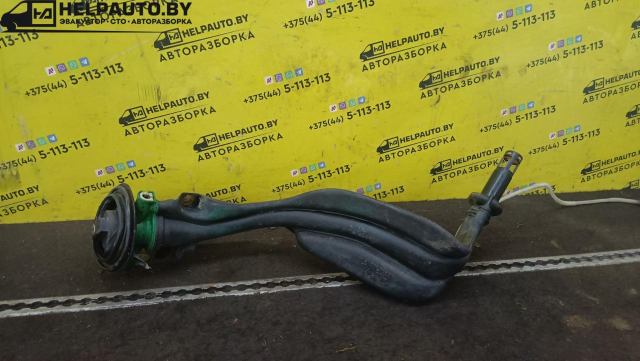 горловина топливного бака Volkswagen Polo 3 поколение 1999, 1.0 л., ALL, бензин, 5МКПП, зеленый, хетчбэк 3 дв., передний привод - фото №1