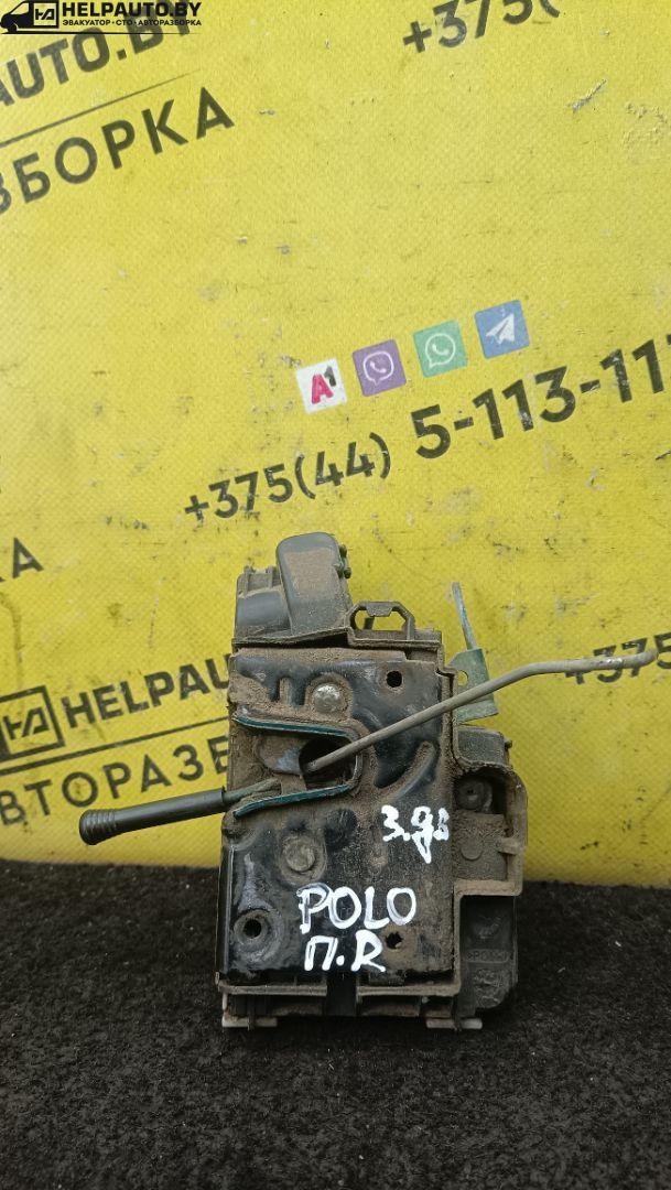 замок двери передней правой Volkswagen Polo 3 поколение 1999, 1.0 л., ALL, бензин, 5МКПП, зеленый, хетчбэк 3 дв., передний привод - фото №1