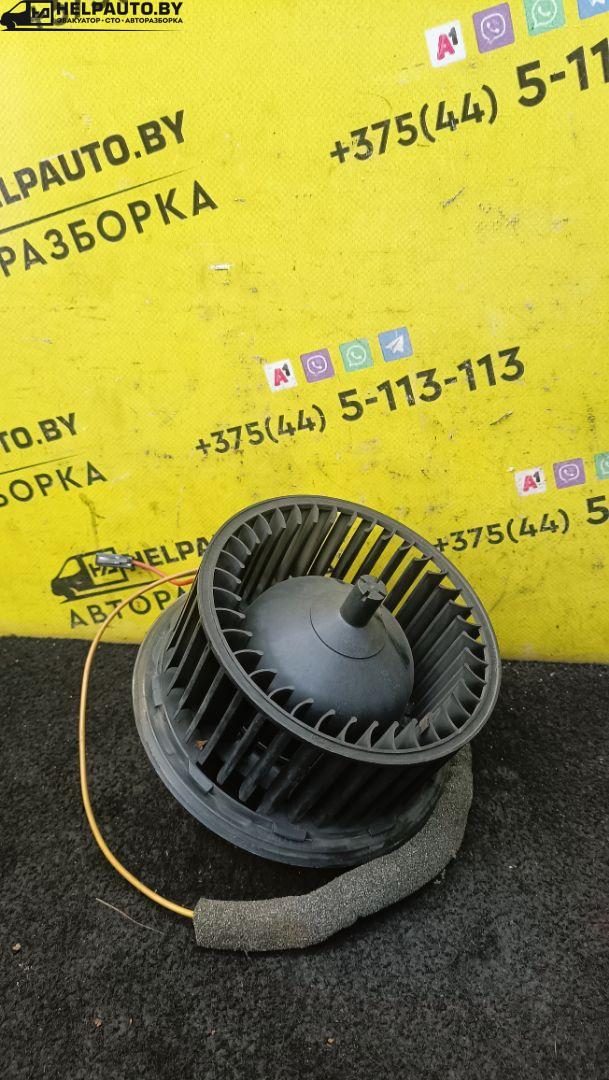 моторчик печки Volkswagen Polo 3 поколение 1999, 1.0 л., ALL, бензин, 5МКПП, зеленый, хетчбэк 3 дв., передний привод - фото №1