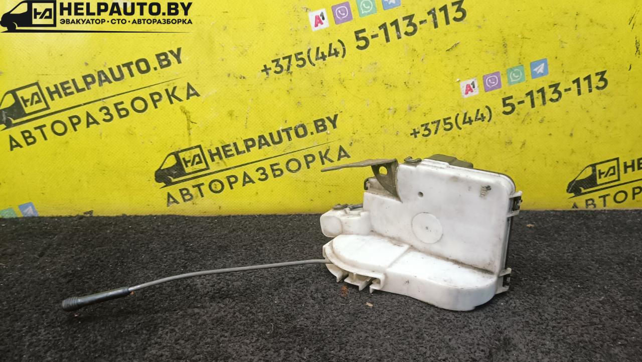 замок двери передней левой Volkswagen Polo 3 поколение 1999, 1.0 л., ALL, бензин, 5МКПП, зеленый, хетчбэк 3 дв., передний привод - фото №1