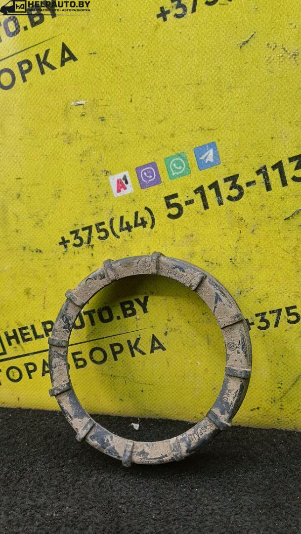 гайка топливного насоса Volkswagen Polo 3 поколение 1999, 1.0 л., ALL, бензин, 5МКПП, зеленый, хетчбэк 3 дв., передний привод - фото №1