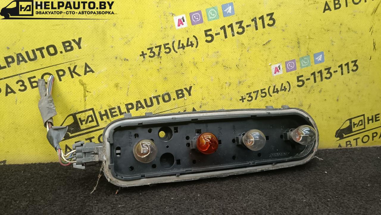 панель заднего правого фонаря Opel Sintra 1 поколение 1999, 2.2 л., X 22 XE, бензин, МКПП, белый, минивэн, передний привод - фото №1