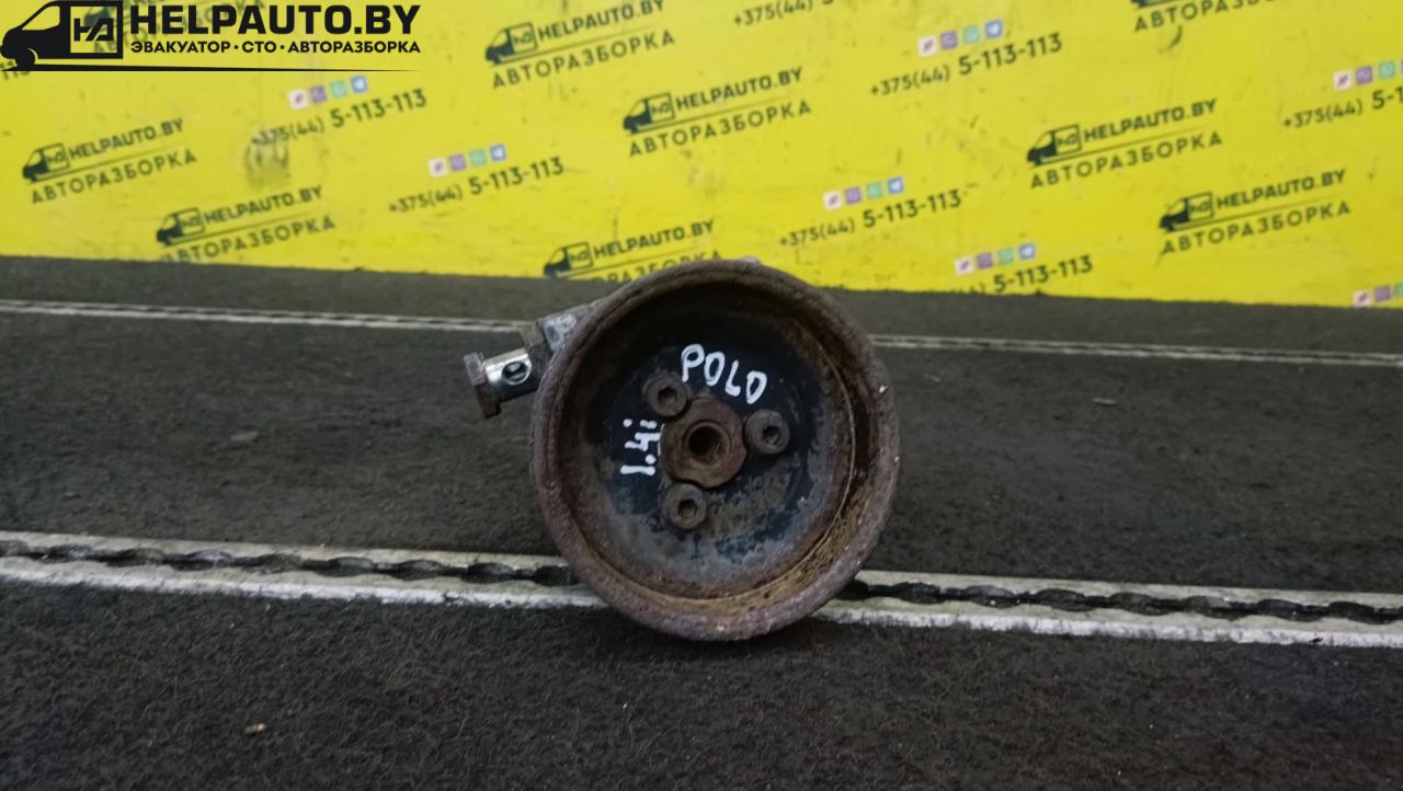 насос гидроусилителя руля Volkswagen Polo 3 поколение 1999, 1.4 л., бензин, МКПП, черный, хетчбэк 3 дв., передний привод - фото №1