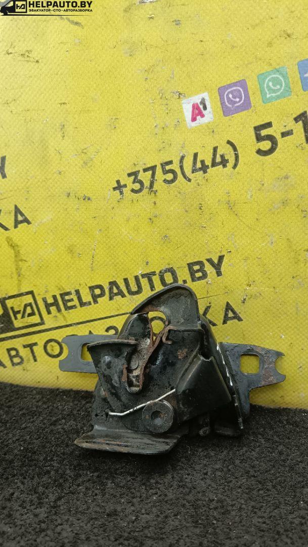 замок капота Volkswagen Polo 3 поколение 1999, 1.4 л., бензин, МКПП, черный, хетчбэк 3 дв., передний привод - фото №1