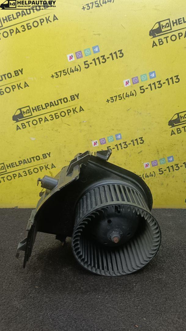моторчик печки Volkswagen Polo 3 поколение 1999, 1.4 л., бензин, МКПП, черный, хетчбэк 3 дв., передний привод - фото №1