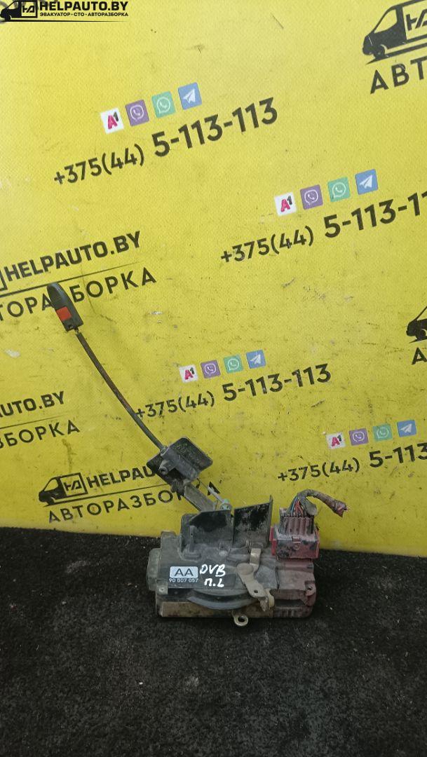 замок двери передней левой Opel Vectra B 1997, 1.6 л., X 16 XEL, бензин, МКПП, красный, седан, передний привод - фото №1