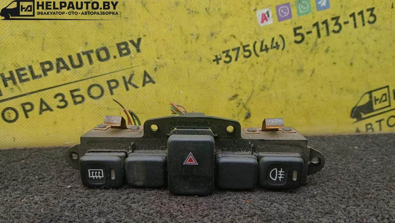 кнопка (выключатель) Rover 200 Series 3 поколение 1999, 1.4 л., 14 K2F, бензин, 5МКПП, серебристый, хетчбэк 3 дв., передний привод - фото №1