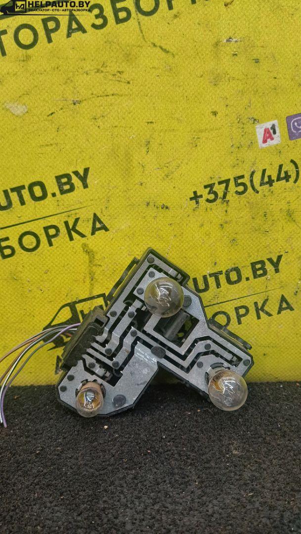 панель заднего правого фонаря Mercedes-Benz CLK-Класс W208/A208 1997, 2.3 л., M 111.975, бензин, АКПП, серебристый, купе, задний привод - фото №1