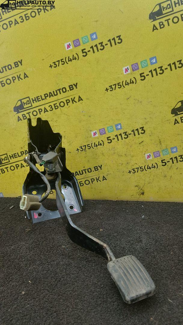 педаль тормоза Hyundai Accent 3 поколение (MC) 2009, 1.5 л., бензин, 5МКПП, синий, седан - фото №1