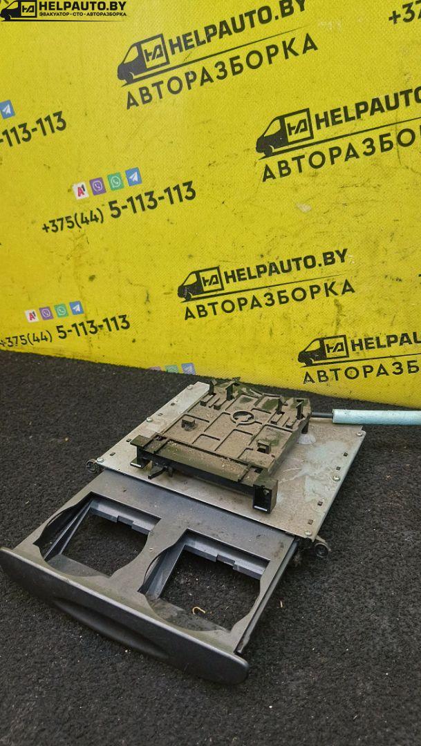 подстаканник Hyundai Accent 3 поколение (MC) 2009, 1.5 л., бензин, 5МКПП, синий, седан - фото №1