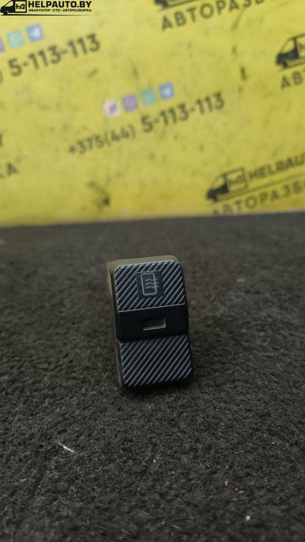 Кнопка подогрева заднего стекла Volkswagen Passat B3 1993, 1.9 л., AAZ, дизель, 5МКПП, черный, универсал, передний привод - фото №1