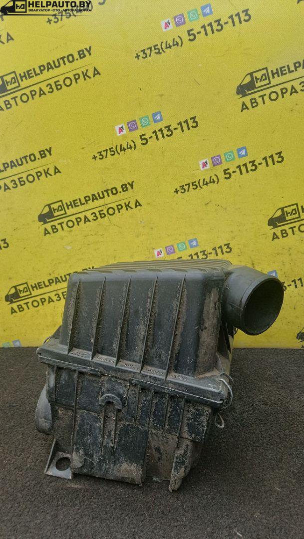 корпус воздушного фильтра Volkswagen Passat B3 1993, 1.9 л., AAZ, дизель, 5МКПП, черный, универсал, передний привод - фото №1