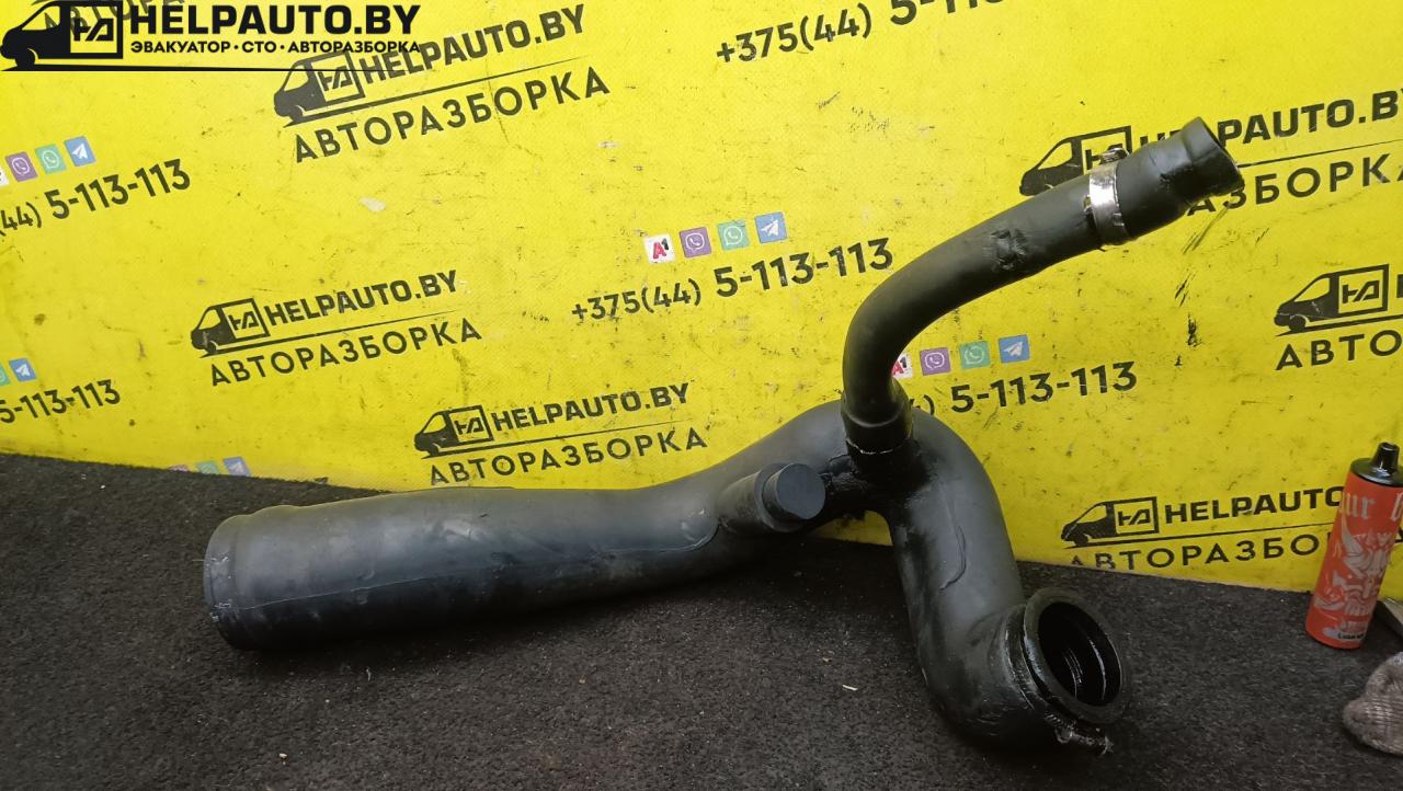 патрубок интеркулера Volkswagen Passat B3 1993, 1.9 л., AAZ, дизель, 5МКПП, черный, универсал, передний привод - фото №1