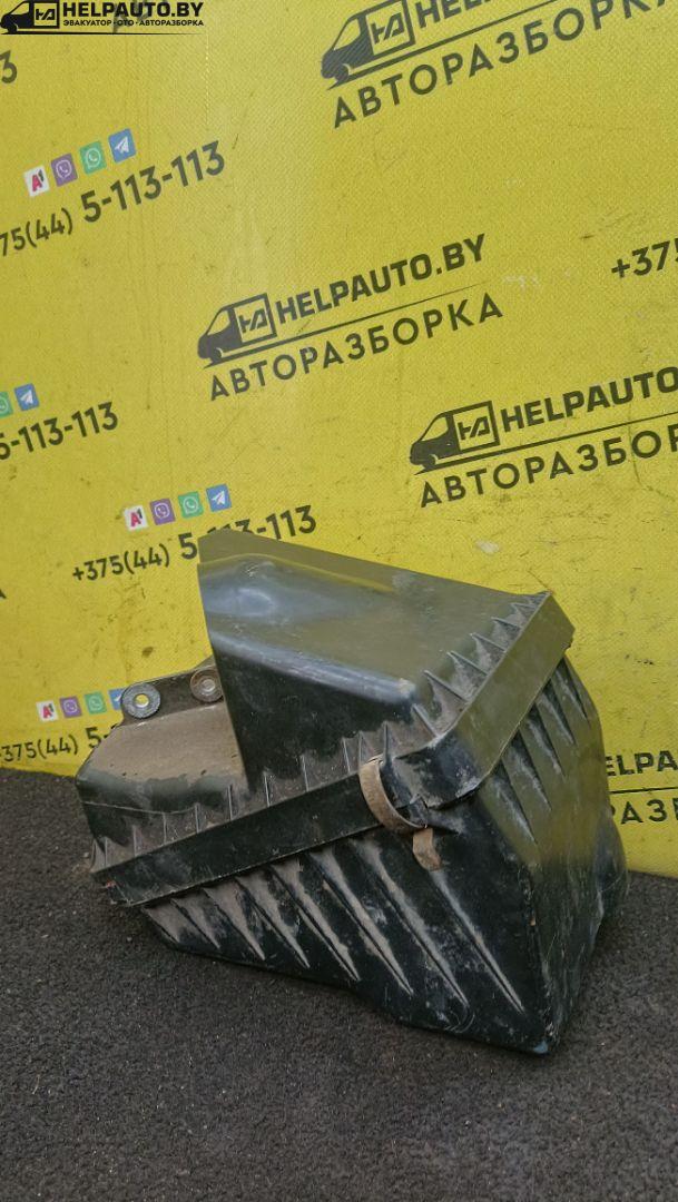 корпус воздушного фильтра Mazda 323 5 поколение 1994, 1.8 л., BP (DOHC), бензин, МКПП, красный, хетчбэк 5 дв., передний привод - фото №1