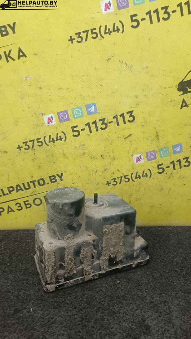 компрессор центрального замка Audi 80 8C/B4 1994, 2.0 л., бензин, МКПП, зеленый, седан, передний привод - фото №1