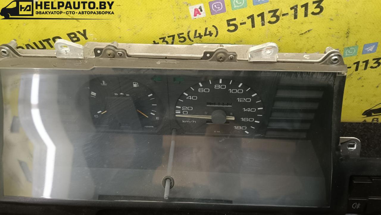 щиток приборов (приборная панель) Toyota Corolla 5 поколение (E80) 1984, 1.3 л., бензин, МКПП, красный, хетчбэк 5 дв., передний привод - фото №1