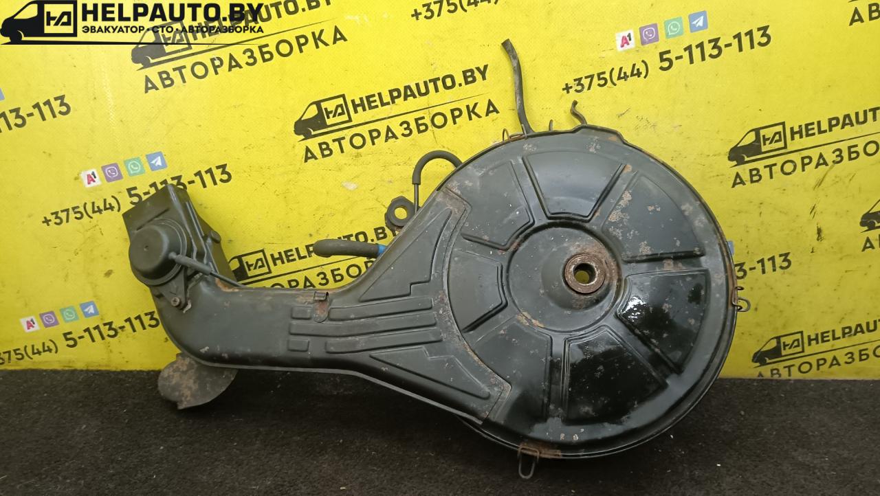 корпус воздушного фильтра Toyota Corolla 5 поколение (E80) 1984, 1.3 л., бензин, МКПП, красный, хетчбэк 5 дв., передний привод - фото №1