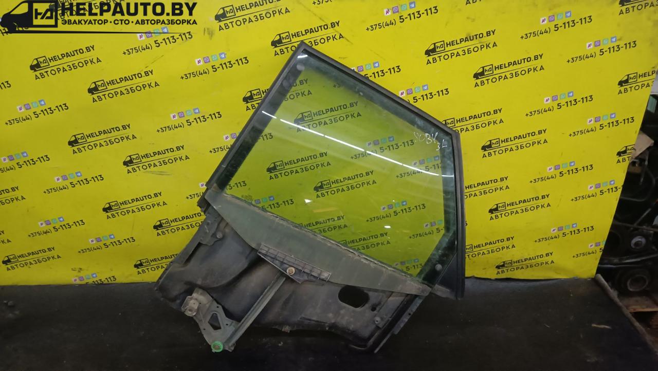 стекло двери задней левой Audi 80 8C/B4 1994, 2.0 л., бензин, МКПП, зеленый, седан, передний привод - фото №1