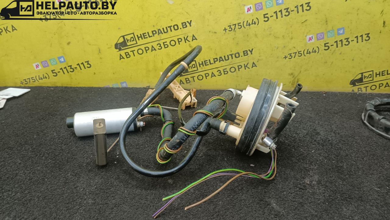 колба в бак Audi 80 8C/B4 1994, 2.0 л., бензин, МКПП, зеленый, седан, передний привод - фото №1