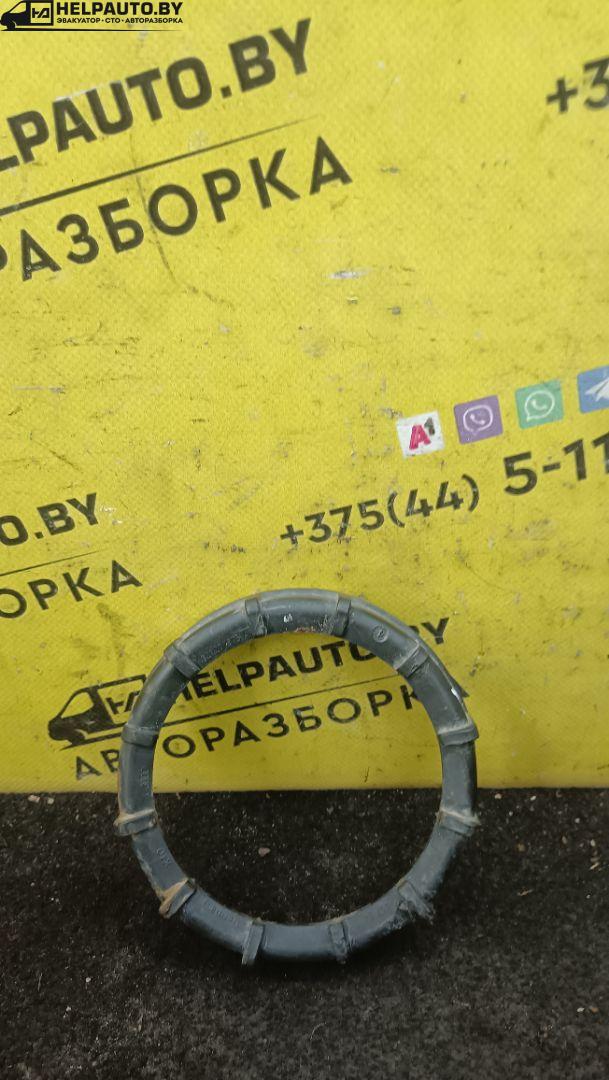 гайка топливного насоса Audi 80 8C/B4 1994, 2.0 л., бензин, МКПП, зеленый, седан, передний привод - фото №1