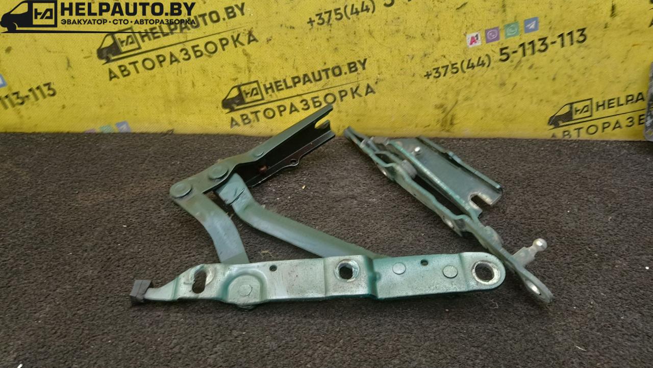 петля капота Audi 80 8C/B4 1994, 2.0 л., бензин, МКПП, зеленый, седан, передний привод - фото №1
