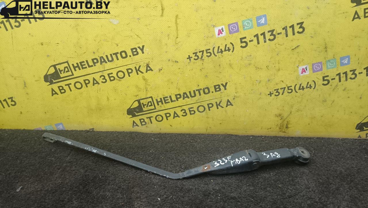 щеткодержатель задний Mazda 323 5 поколение 1994, 1.8 л., BP (DOHC), бензин, МКПП, красный, хетчбэк 5 дв., передний привод - фото №1