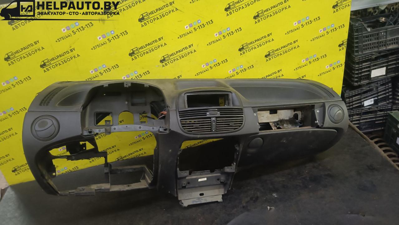 панель передняя салона (торпедо) Fiat Punto 2 поколение 2001, 1.2 л., 188 A4.000, бензин, МКПП, синий, хетчбэк 3 дв., передний привод - фото №1