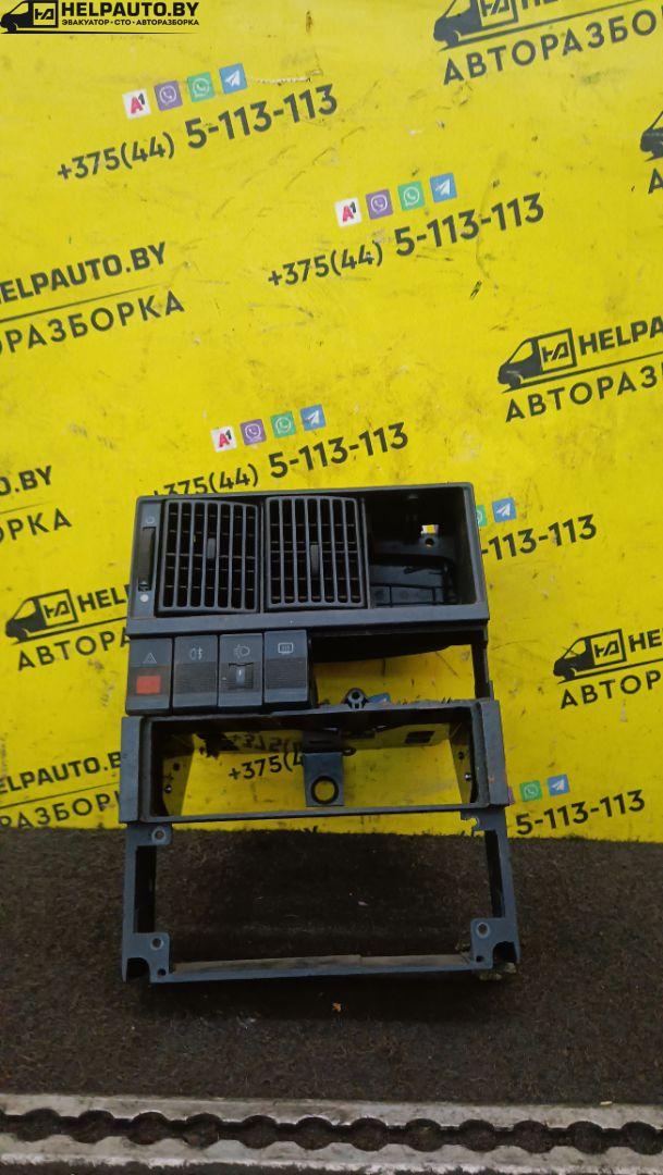 Кнопка подогрева заднего стекла Audi 80 8C/B4 1994, 2.0 л., бензин, МКПП, зеленый, седан, передний привод - фото №1