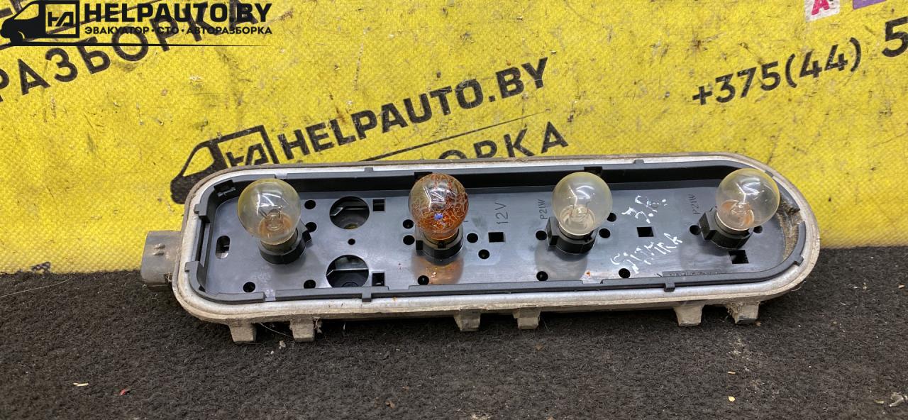 панель заднего правого фонаря Opel Sintra 1 поколение 1999, 2.2 л., X 22 XE, бензин, МКПП, белый, минивэн, передний привод - фото №1