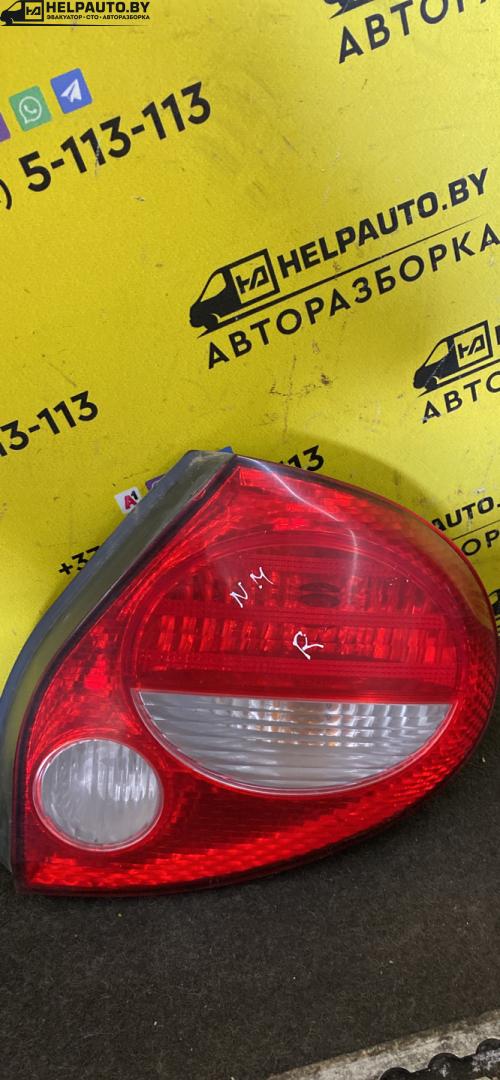 фонарь задний правый Nissan Maxima A33 (2000 - 2005), 3.0 л., бензин, АКПП, белый, седан, передний привод - фото №1