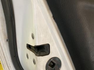 замок двери задней левой Nissan Maxima A33 (2000 - 2005), 3.0 л., бензин, АКПП, белый, седан, передний привод