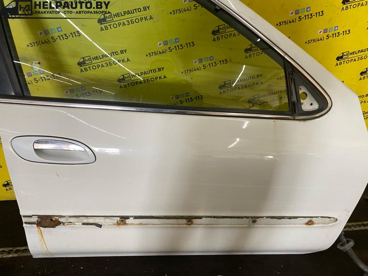 дверь передняя правая Nissan Maxima A33 (2000 - 2005), 3.0 л., бензин, АКПП, белый, седан, передний привод - фото №1
