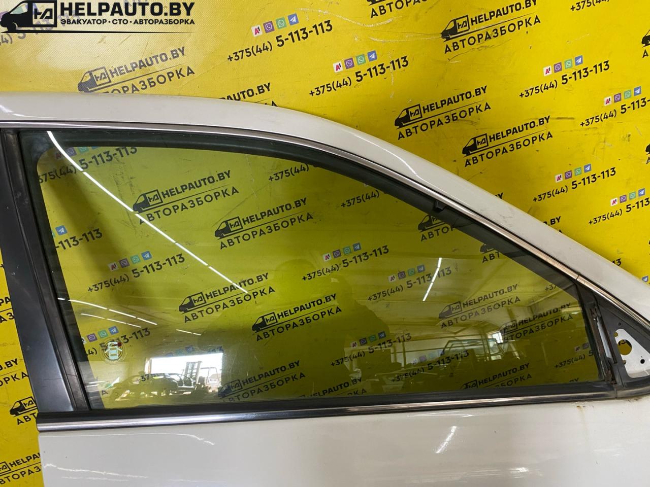 стекло двери передней правой Nissan Maxima A33 (2000 - 2005), 3.0 л., бензин, АКПП, белый, седан, передний привод - фото №1