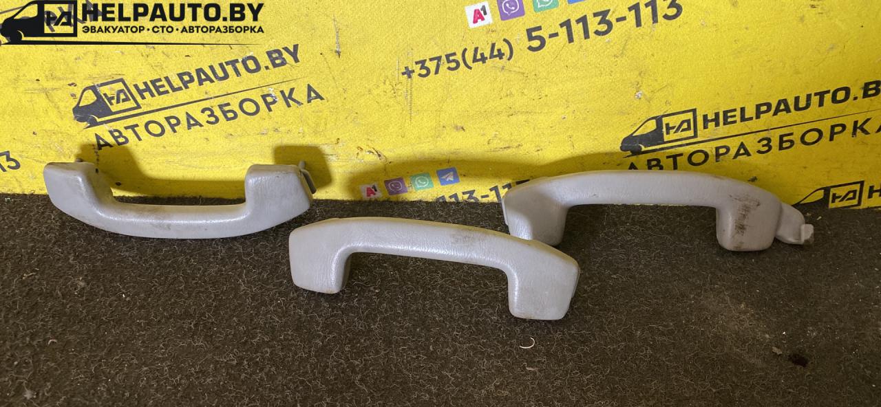 ручка внутренняя потолочная Nissan Maxima A33 (2000 - 2005), 3.0 л., бензин, АКПП, белый, седан, передний привод - фото №1