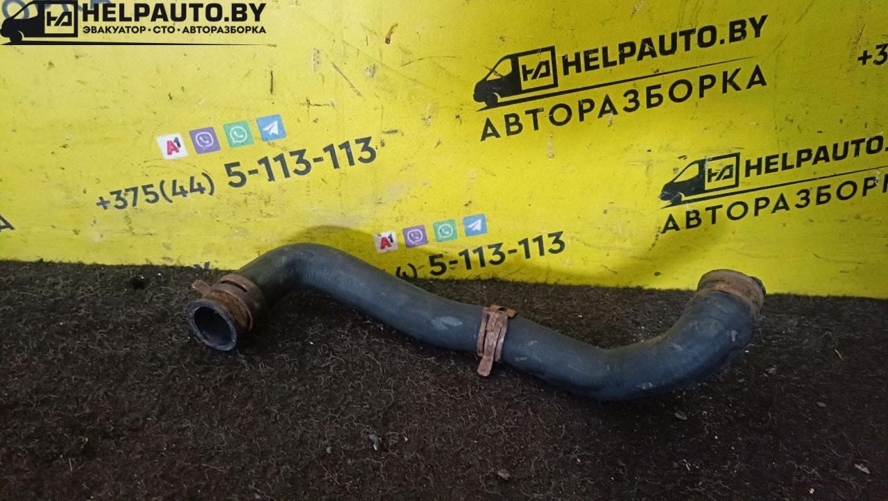 патрубок радиатора Audi 80 8C/B4 1994, 2.0 л., бензин, МКПП, зеленый, седан, передний привод - фото №1