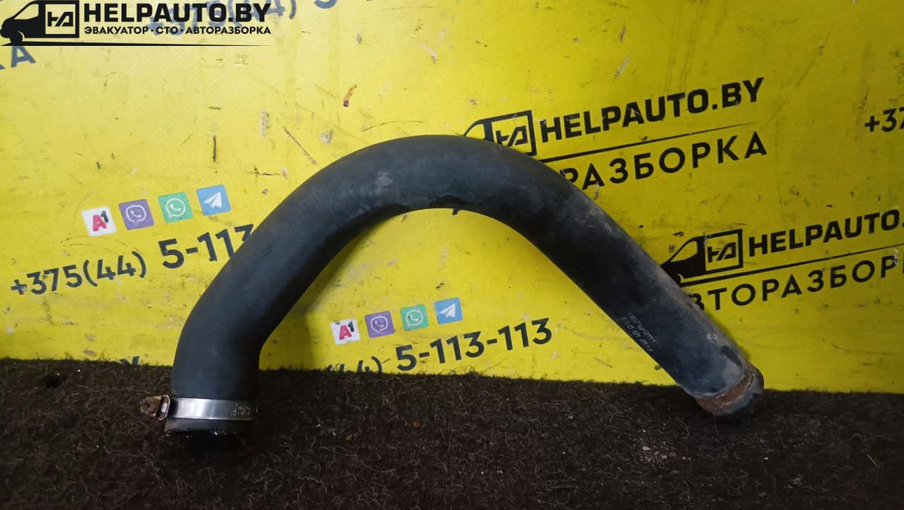 патрубок радиатора Audi 80 8C/B4 1994, 2.0 л., бензин, МКПП, зеленый, седан, передний привод - фото №1